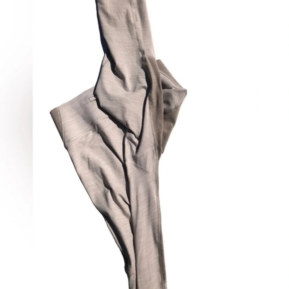 Outdoor Voices Techsweat Two-Tone Kneecap Crop Capri Leggings Size S - Picture 8 of 9